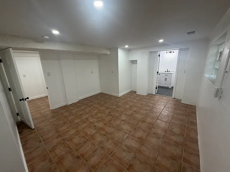 8 Saint Margaret St #B — Photo 16