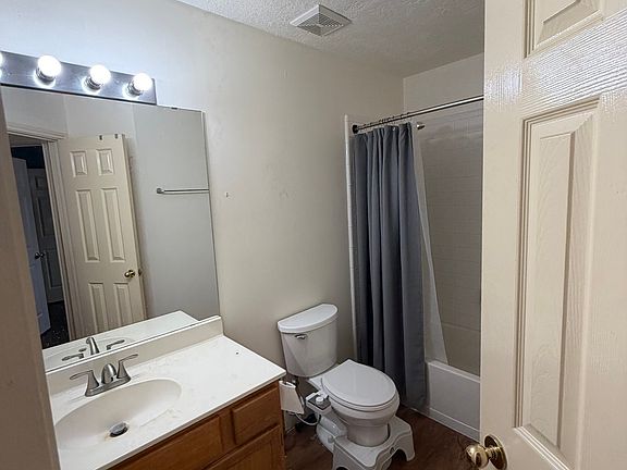 3rd image of 10415 Mustang