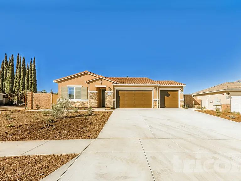 1734 Lorraine Ave — Photo 1