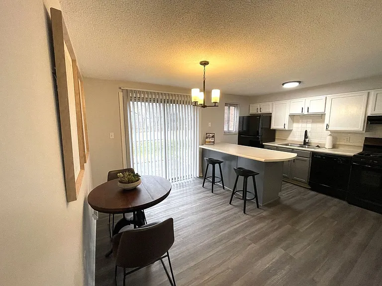 Coventry Court Townhomes — Photo 48