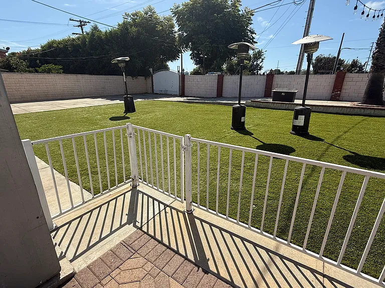 8701 Kittyhawk Ave — Photo 12