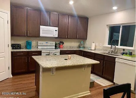 4 bed, 2.0 bath, 2416 sqft, $2,450 — Photo 3