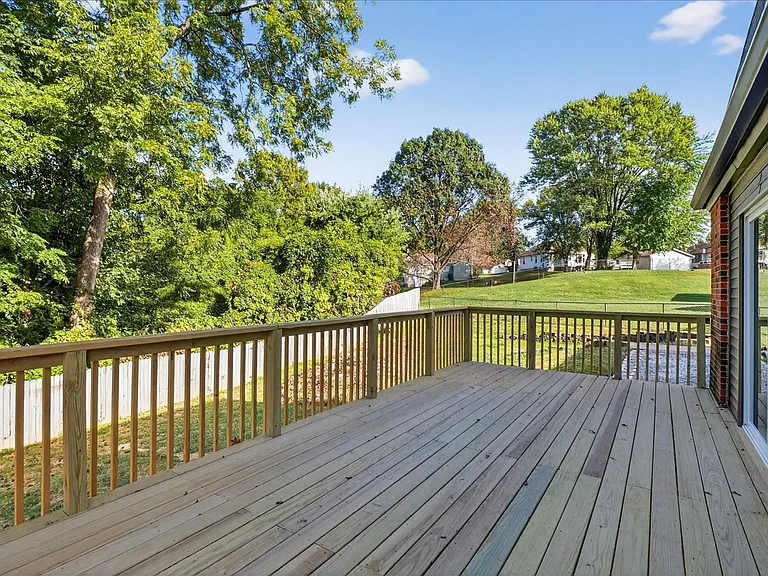 208 Coral Dr — Photo 10
