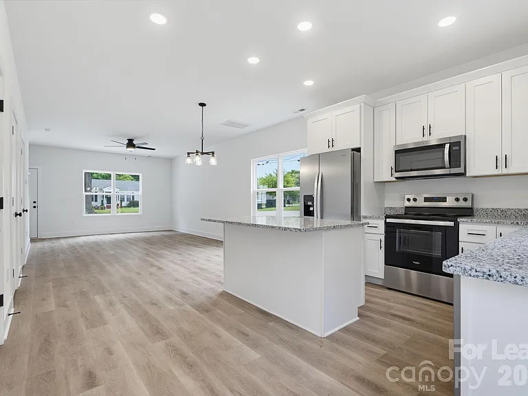 104 Maple Ave NW #B — Photo 5