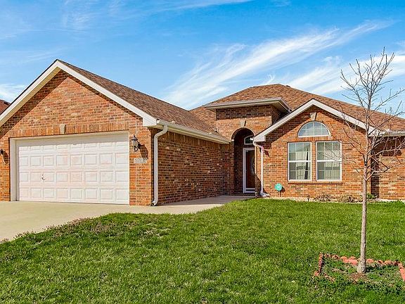 4th image of 1702 NW Creekland Dr