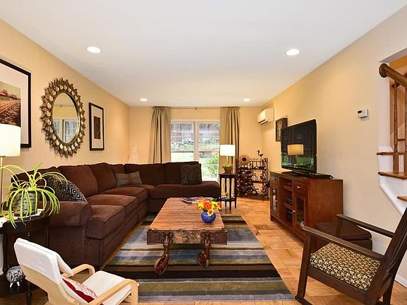 5th image of 21 Pinegrove Dr