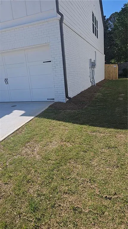 3 bed, 2.5 bath, 1745 sqft, $2,100 — Photo 2