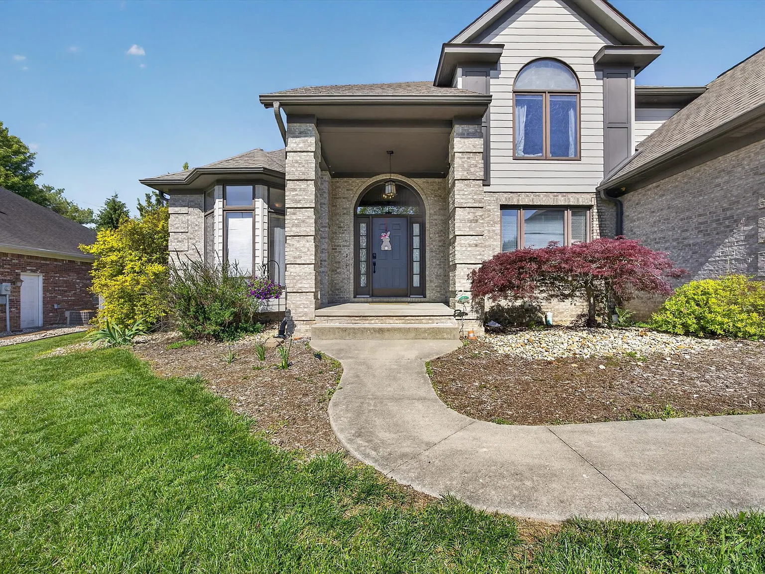 5 bed, 4157 sqft, $3,000 — Photo 2