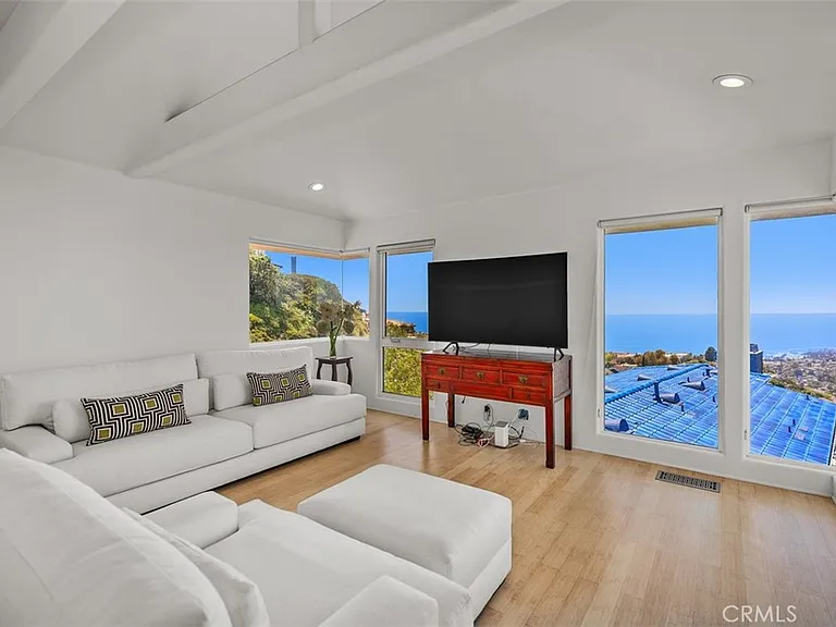 1415 Skyline Dr — Photo 12