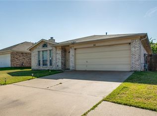 988 Union Dr, Saginaw, TX 76131
