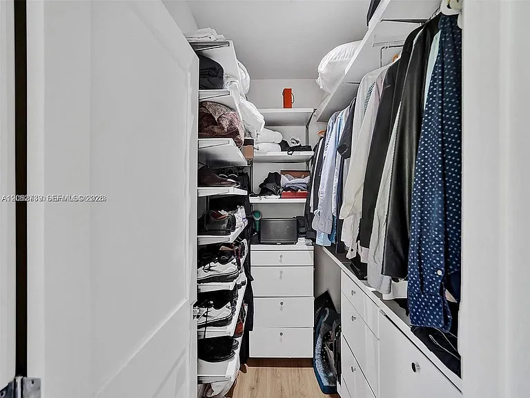 5705 SW 60th Ave — Photo 23