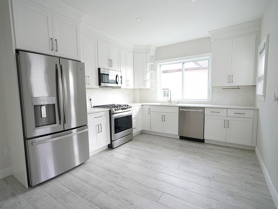 1st image of 282 Rich Ave Floor 2