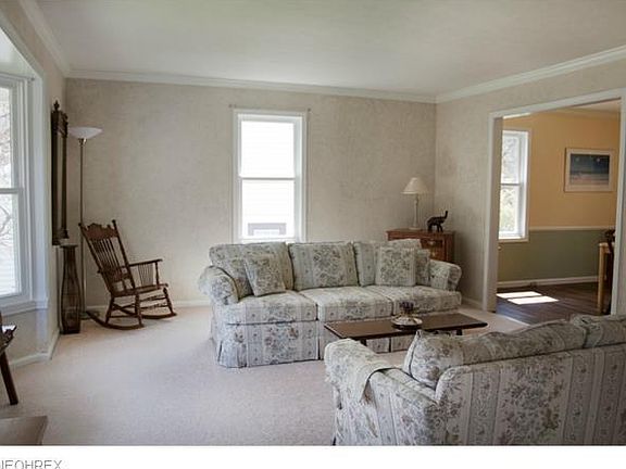 3rd image of 157 Elm Ct