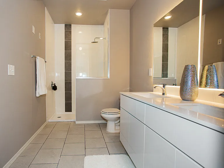 Crown at Seven Oaks Apartment Homes — Photo 30