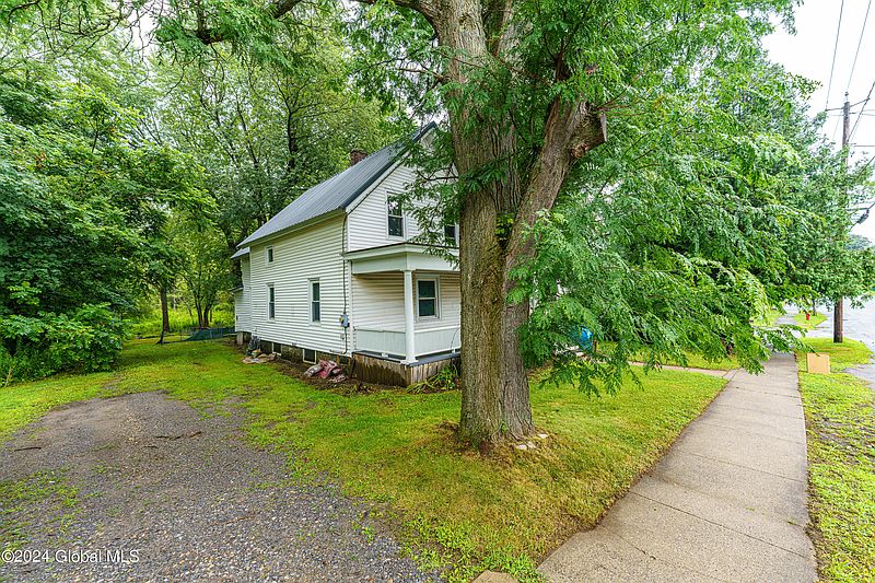 3rd image of 484 N Main Street