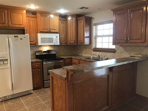 4th image of 138 NE Deerfield Dr