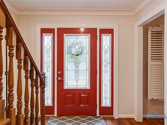 4th image of 734 Champagne Ave