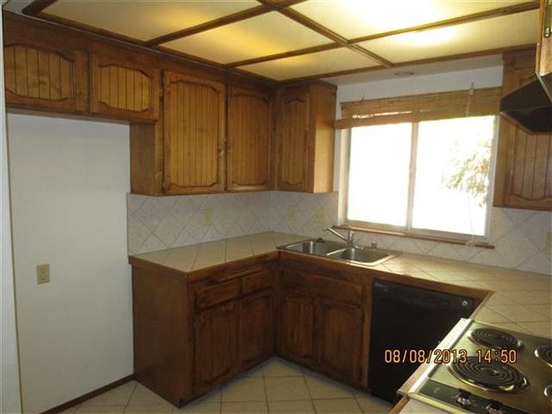 2nd image of 3 Hall Dr