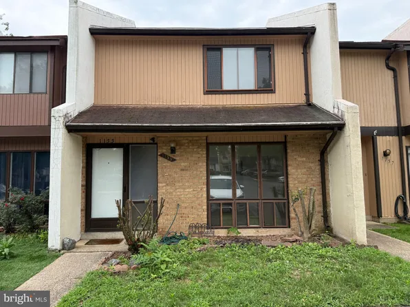 1155 Dublin Pl, Herndon, VA 20170