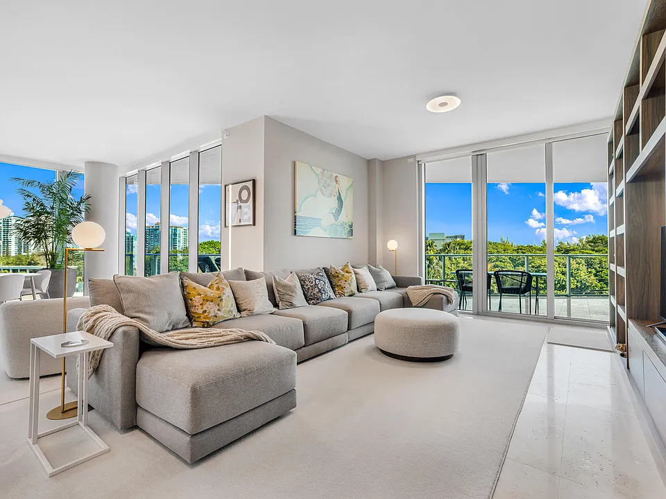 701 N Fort Lauderdale Beach Blvd #406