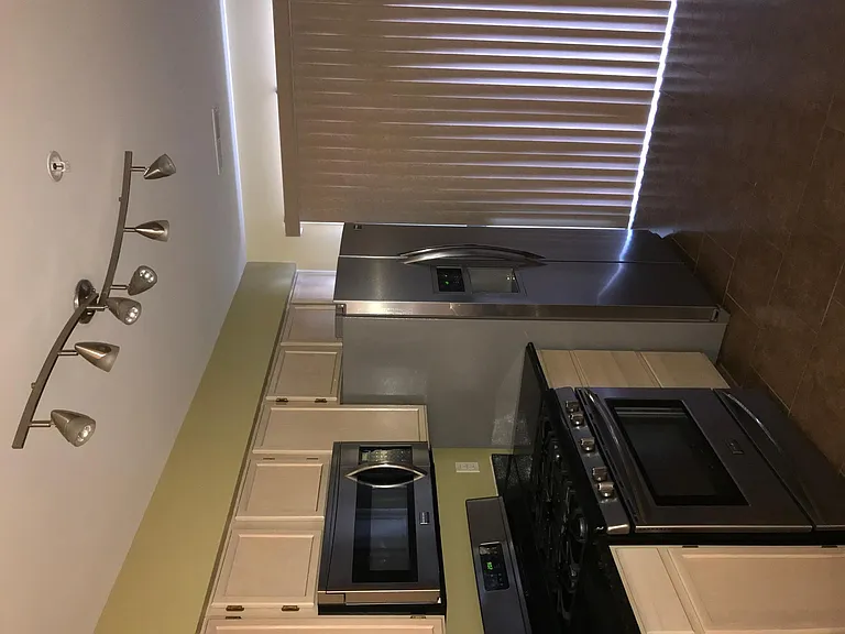 4242 Maple St — Photo 15