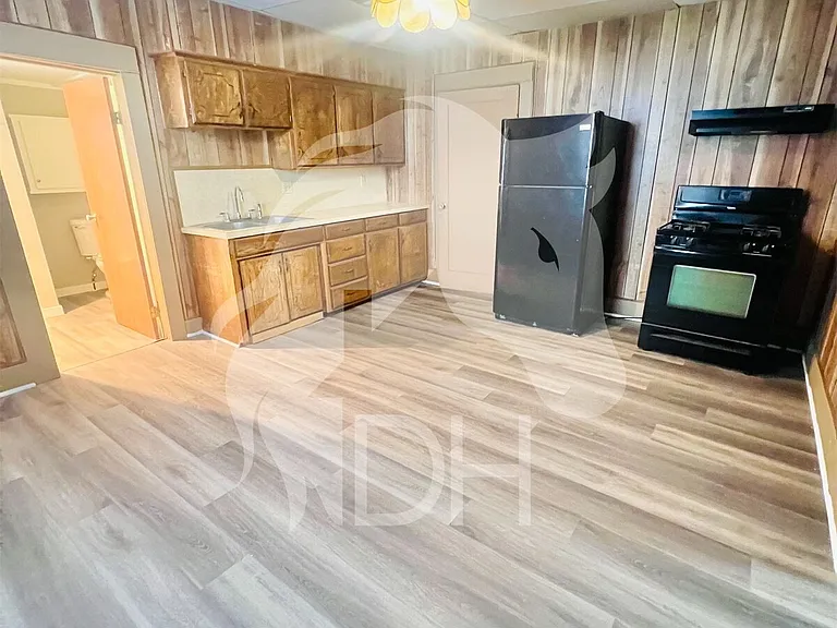 413 E Wabash Ave — Photo 10