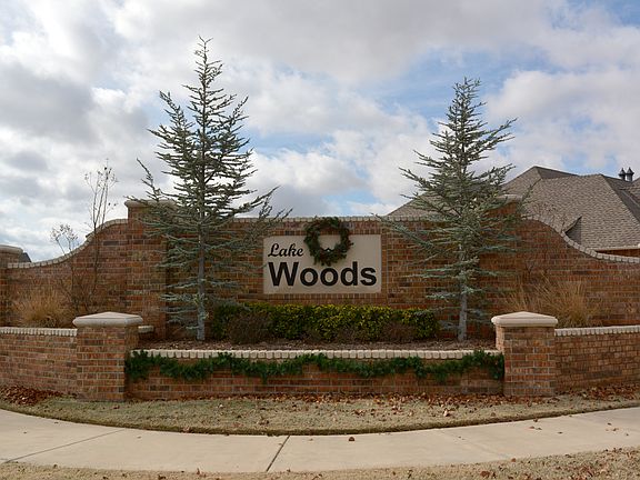 3rd image of 819 Rickwood Cir