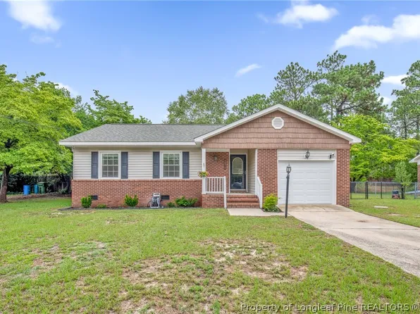 5870 Hunting Ridge Rd, Hope Mills, NC 28348