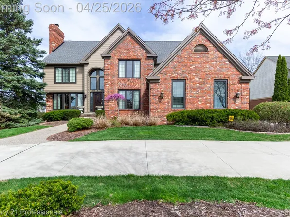 4680 Rambling Dr, Troy, MI 48098