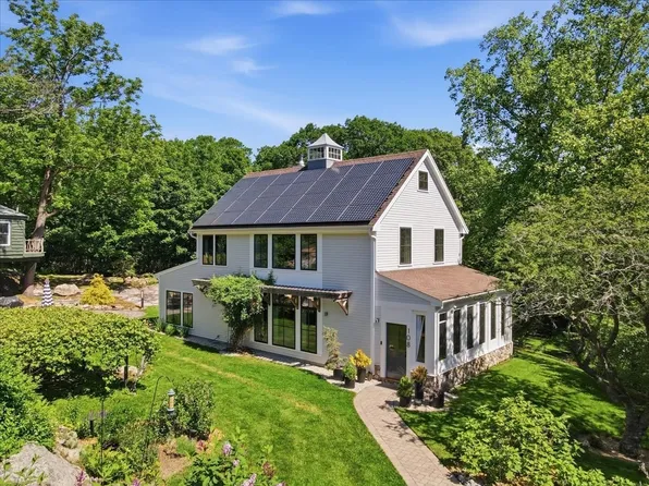 108 Kilby St, Hingham, MA 02043
