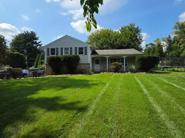 2064 Valley Rd, Huntingdon Valley, PA 19006