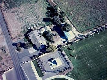 2nd image of 2000 E Zeering Rd