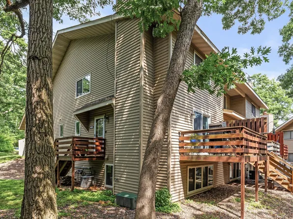 5403 W Brenner Pass, Fridley, MN 55432