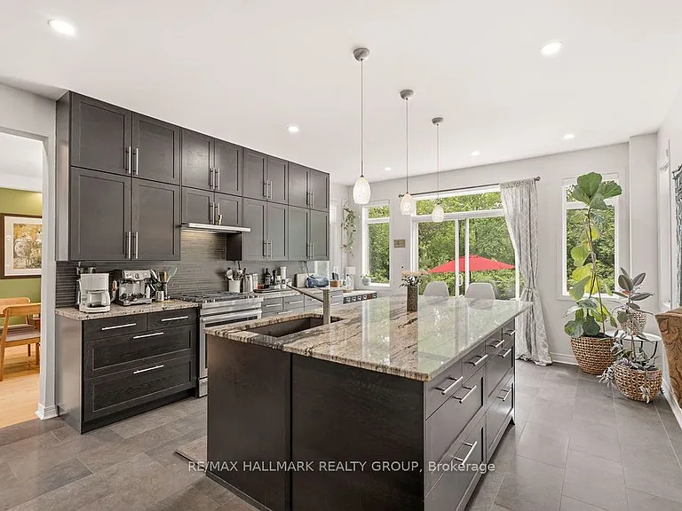 159 Borealis Cres — Photo 11