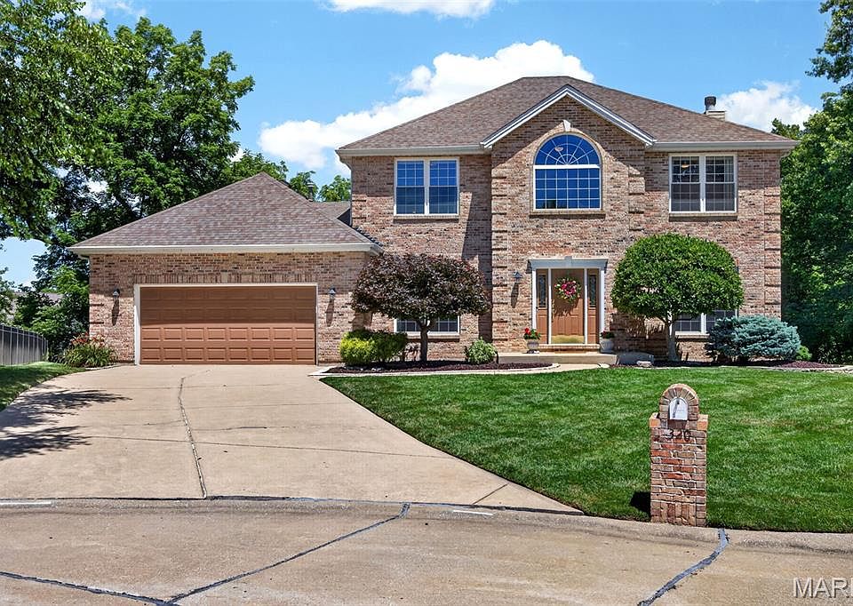 1st image of 320 Huntleigh Manor Dr