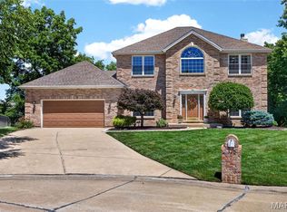 320 Huntleigh Manor Dr, Saint Charles, MO 63303