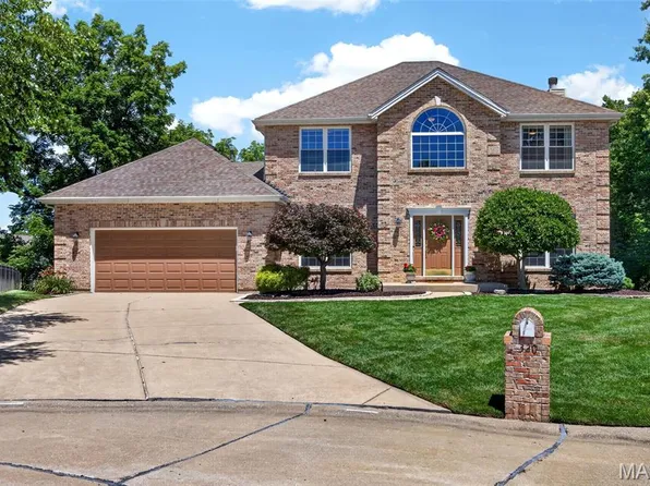 320 Huntleigh Manor Dr, Saint Charles, MO 63303