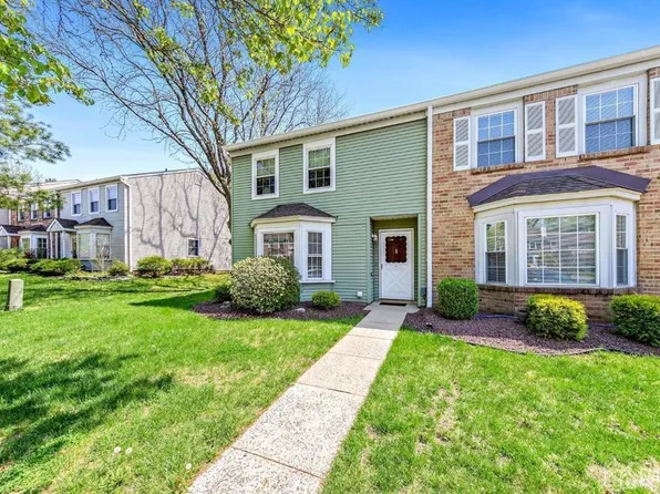 39 Cloister Ct, Old Bridge, NJ 08857