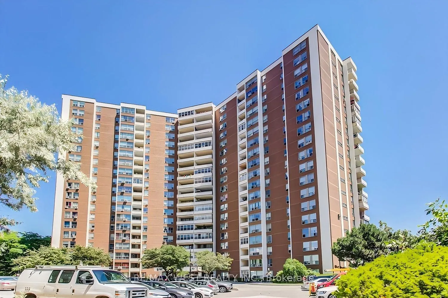 3 bed, $2,980 — Photo 1
