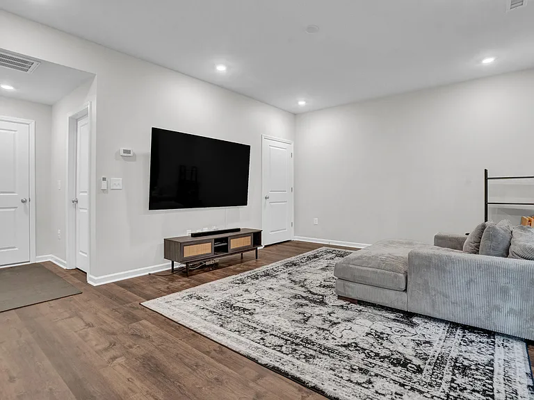 1202 Commack Dr — Photo 20