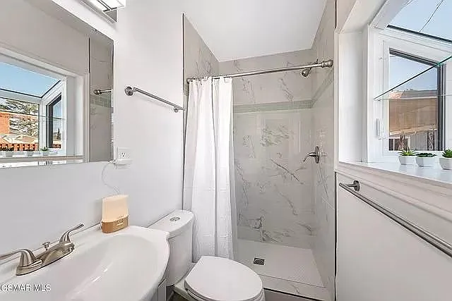 1351 Valjean Ave — Photo 3