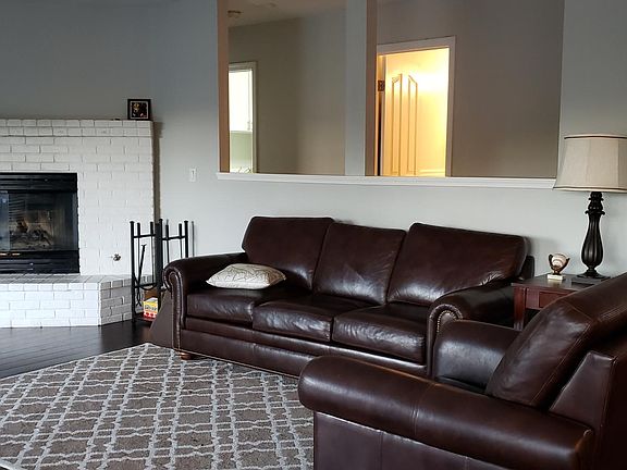 3rd image of 374 Platt Cir
