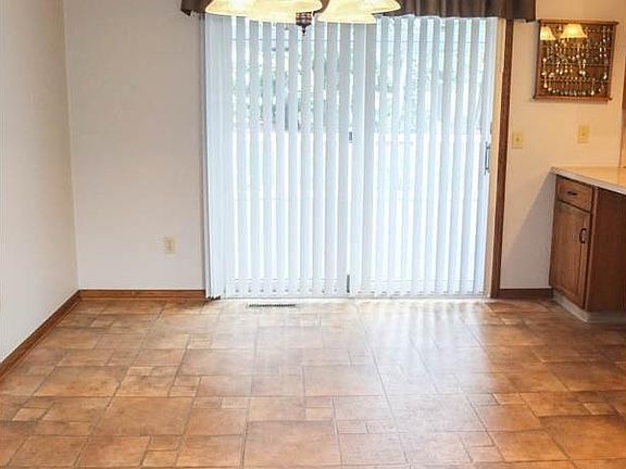 5th image of 6601 Winter St NE