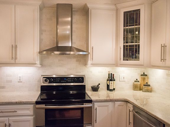 4th image of 28 Aurora Dr