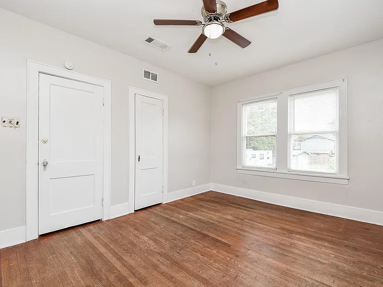 5049 Jefferson St #B — Photo 23