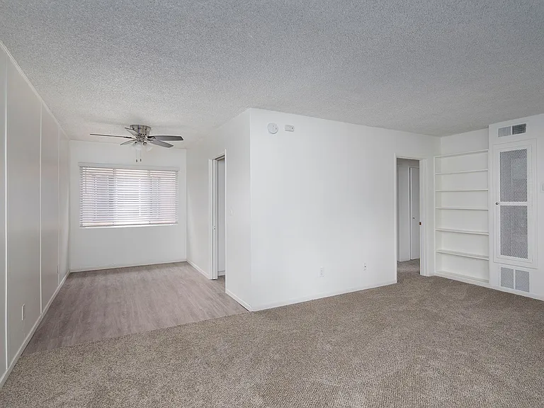Emerald Manor Apartments — Photo 9