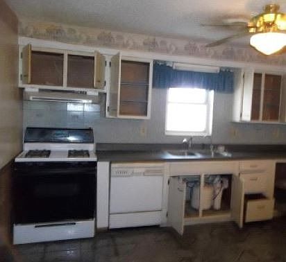 3rd image of 3102 Sewell St