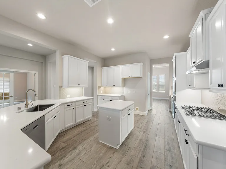 1524 N Bluebonnet Ln — Photo 2