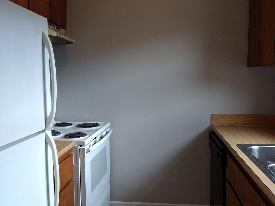 2nd image of 1456 Gifford Ave APT B
