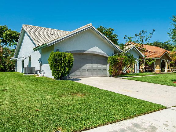 2nd image of 5270 Helene Cir